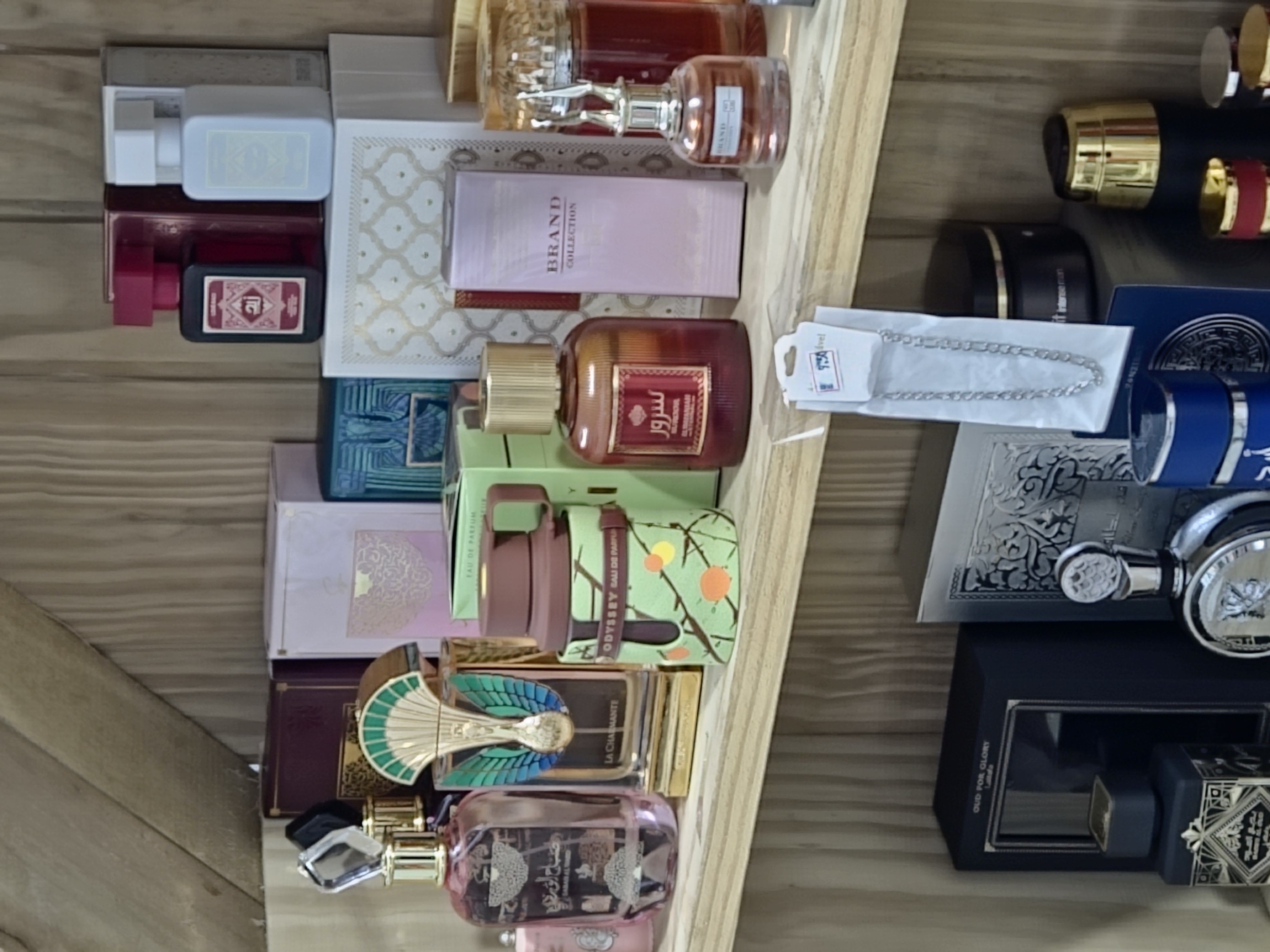 Seleção de perfumes árabes disponível no Mercado e Sacolão Torres